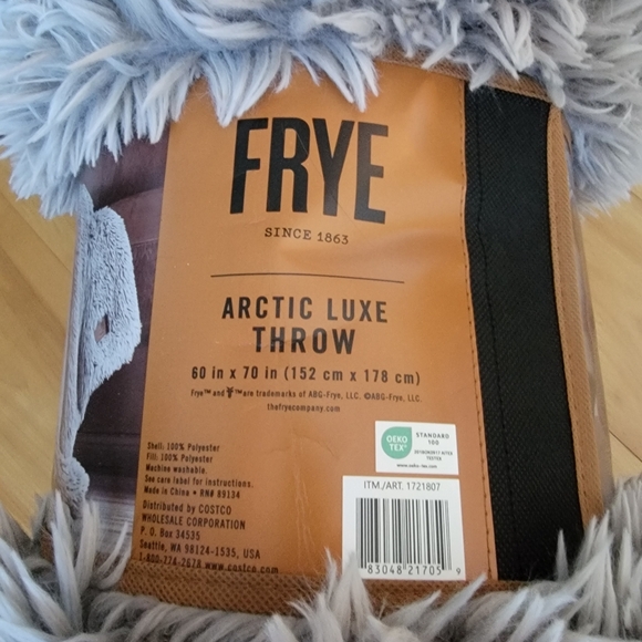 FRYE Arctic Luxe Faux Fur Throw Blanket - Picture 9 of 11